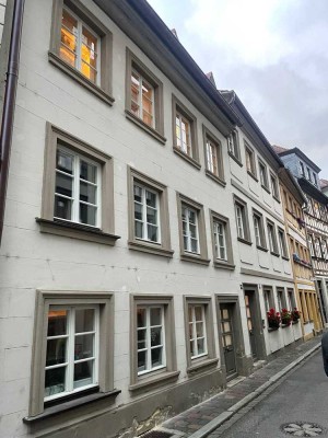 schöne, ruhige  2 Zi Wohnung im  Altbau