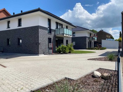 Schöne 3-Zimmer-Erdgeschosswohnung mit gehobener Innenausstattung mit Balkon und EBK in Lemwerder