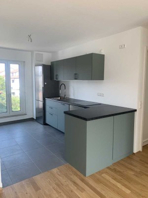 Moderne 2-Zimmer-Wohnung mit Einbauküche, Balkon und Tiefgarage in Karlsruhe-Durlach