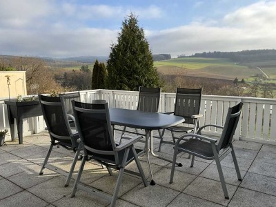 Von Privat! gepflegtes 12-Zimmer-Ein/Zweifamilienhaus