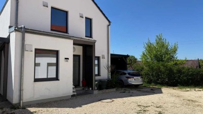 Schönes, modernes KfW 40Plus Haus mit fünf Zimmern in Günzburg (Kreis), Krumbach (Schwaben)