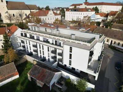 DIREKT im Zentrum Hollabrunn! **ERSTBEZUG** 3-Zimmer Wohnung mit LOGGIA und einem wunderschönen Ausblick zu verkaufen!