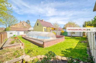IMMOBERLIN.DE - Sehr gepflegtes Einfamilienhaus & Nebengebäude für Gewerbe in angenehmer Lage