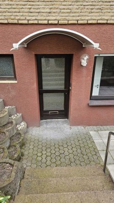 Ansprechende 3-Zimmer-Souterrain-Wohnung mit Balkon in Neunkirchen-Seelscheid