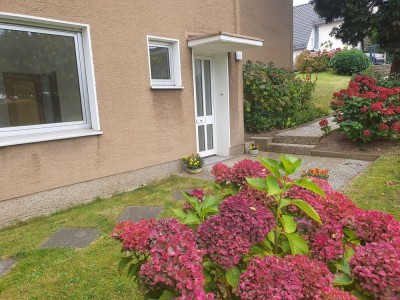 renovierte 2,5 Zimmer Wohnung mit Terrasse im Grünen