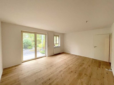 sanierte Wohnung mit überdachter Terrasse und Küche