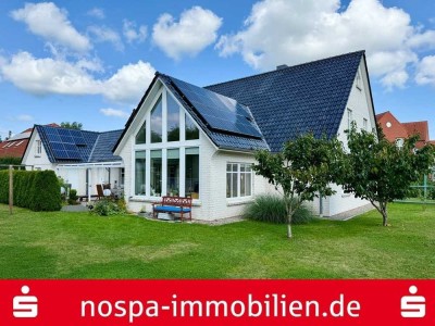 Gepflegtes Einfamilienhaus mit Garage, Carport, Wintergarten, PV-Anlage und vielen Extras mehr!