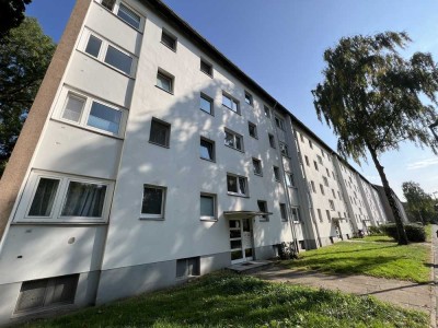 Helle moderne 3 Zi.- Whng. - neues Wannenbad mit Fenster und Balkon - Duisburg