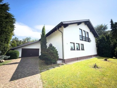 BESTLAGE OBERER STEINBERG: Freistehendes Architektenhaus mit Garage auf Traumgrundstück in Langen