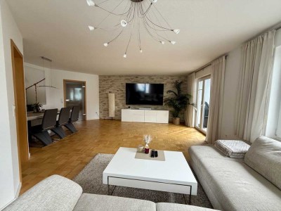 Attraktive 3,5-Zimmer-Wohnung mit 2 Balkonen, Echtholzparkett in schöner Lage