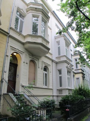 Charmantes, geräumiges DG Apartment, zentral gelegen in Bonn zu vermieten.