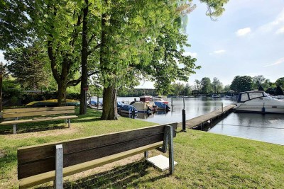 Traumhafte möblierte 3-Zimmer-DG mit Dachterrasse direkt am Wasser in Berlin (Müggelheim)