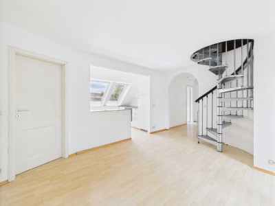 Charmante & helle Dachgeschosswohnung zum Wohlfühlen mit Balkon