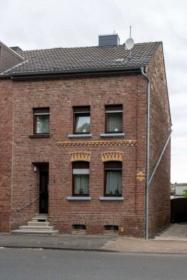 Gepflegtes Einfamilienhaus mit Ausbaureserve in ruhiger und zentraler Wohnlage von Kreuzau