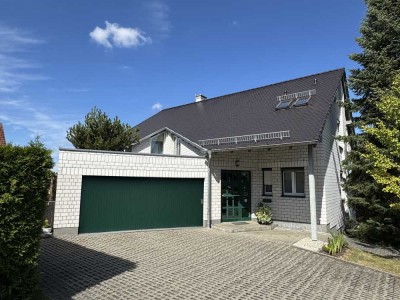 Elegantes Einfamilienhaus mit Garten, Kamin und exklusiven Annehmlichkeiten in Zwickau