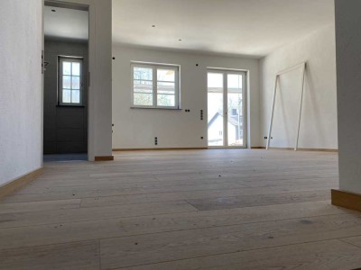 Luxuriöse 2-Zimmer Wohnung mit Balkon in München-Untermenzing