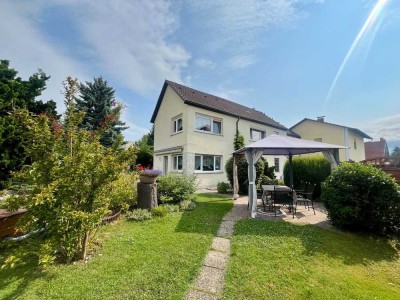 Karben/Rendel: 2 Wohnhäuser mit Gartenparadies