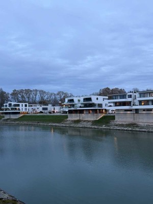 Luxuriöses Wohnen am Wasser -  EBK - Terrasse