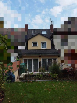 Ansprechendes und neuwertiges 3,5-Raum-Reihenhaus mit lux. Innenausstattung und EBK