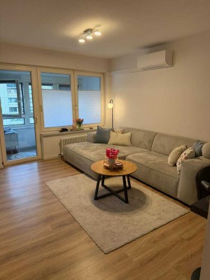 Moderne 2-Zimmer-Wohnung mit Balkon, Wintergarten & Einbauküche in Walldorf