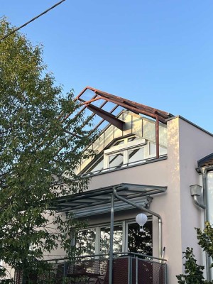 Helle, sehr ruhige und zentral gelegene Dachgeschosswohnung mit Balkon