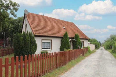 Renovierungsbedürftiges Einfamilienhaus mit viel Potenzial und Möglichkeiten dank Nebengebäude