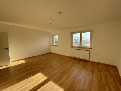 Renovierte 2 Zi.-Wohnung in zentraler Lage // inkl. EBK und Garage