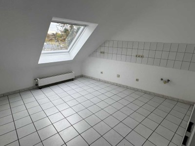 renovierte 2-Raum Wohnung im Dachgeschoss