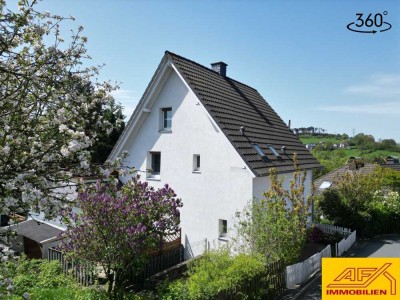 Zweifamilienhaus (2 ETW) in ruhiger Lage von Hachen