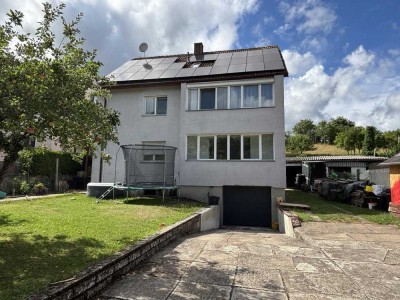 Charmantes Zweifamilienhaus in Windsbach - Teilvermietet, Ideal für Eigennutzer & Investoren!