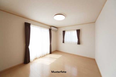 4-Zimmer-Wohnung und 2 Stellplätze