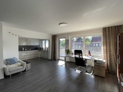 Voll möblierte, lichtdurchflutete 2,5-Zimmer-Wohnung mit Balkon – Zwischenmiete 09/25– inkl. 03/26