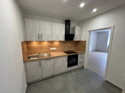 Zweitbezug nach Sanierung: Attraktive 1-Zimmer-Erdgeschosswohnung mit Einbauküche in Augsburg