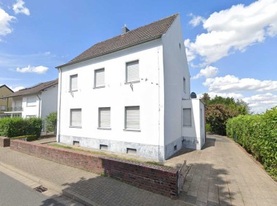Großzügiges Einfamilienhaus mit großem Grundstück - Wintergarten - vielen Stellplätzen & Carport