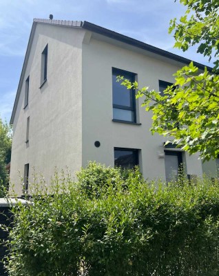 Wohnen im Grünen: Großzügiges 5-Zimmer-Neubauhaus mit Garten in Berlin, Alt-Hohenschönhausen