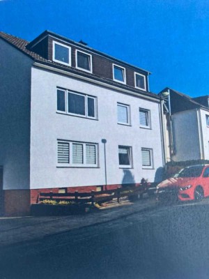 Modernisierte Wohnung mit vier Zimmern und Balkon in Essen