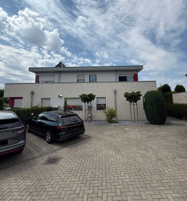 Wunderschöne und ruhig gelegene 2 Zi. Penthousewohnung