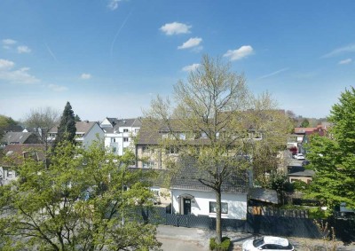 Über den Dächern von Heißen! Schöne 3-Raum-Dachgeschosswohnung mit Dachterrasse