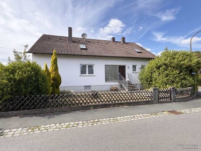 Großes Einfamilienhaus mit Renovierungsbedarf, aber viel Potenzial auf schönem Grundstück