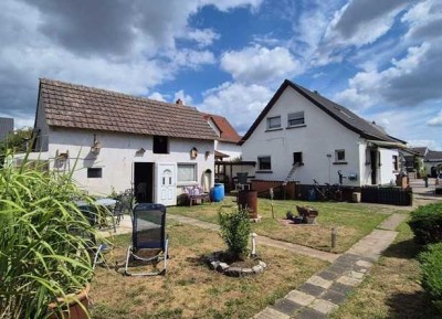 Großes Grundstück mit zwei Häusern und Nebegebäude in ruhiger Lage in Einhausen