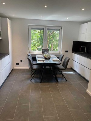 Gehobenes WG Zimmer in 3-Zimmer Wohnung (2er-WG Neugründung)