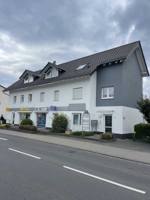 „Mitten in Taunusstein-Hahn“ Große 4-Zimmer mit Dachterrasse, Garage und offenem Dachgiebel
