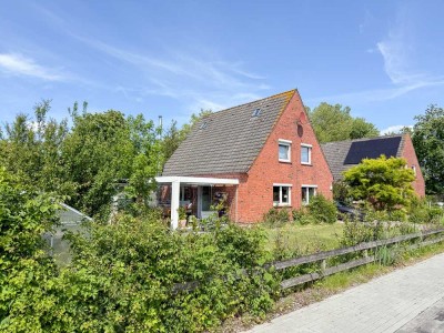 Dorfleben mit Komfort - Saniertes Einfamilienhaus in Tetenbüll