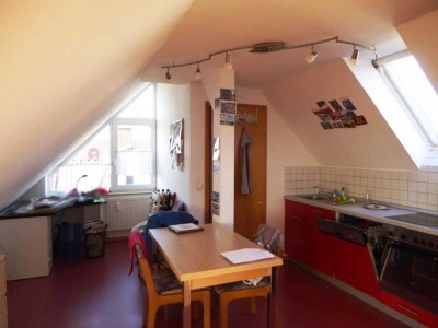 **KRIEGSHABER** Loftartige 1,5 ZKB Dachgeschosswohnung mit Einbauküche in ruhiger Lage