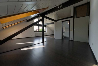 Traumhaftes Dachgeschoß Studio mit Blick auf den Turmberg
