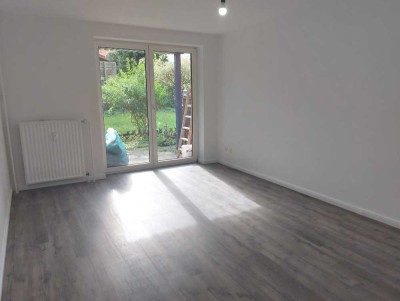 Stilvolle 2-Zimmer-EG-Wohnung mit gehobener Innenausstattung mit süßer Terrasse und EBK