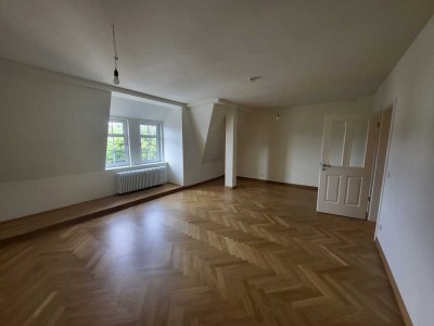 Hochwertige Sanierung im Zweitbezug - 4-Raum-Wohnung - Tageslichtbad, Gäste-WC, Parkett, Stellplatz