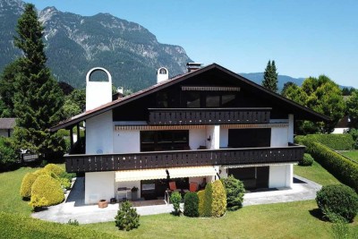 Dachgeschosswohnung mit Panoramablick auf Berge und Wiesen