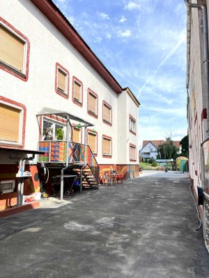 ~~ GERÄUMIGES EINFAMILIENHAUS MIT HOF UND GROßEM GARTEN ~~