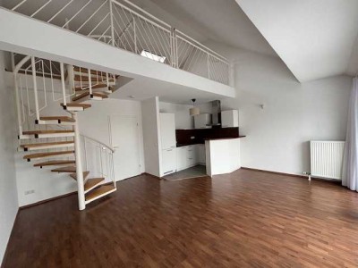 Jügesheim - schicke Dachgaleriewohnung